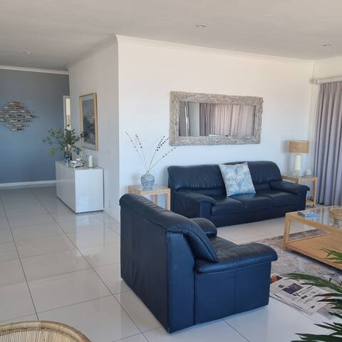 Beach House in Blouberg Strand gallery image 5
