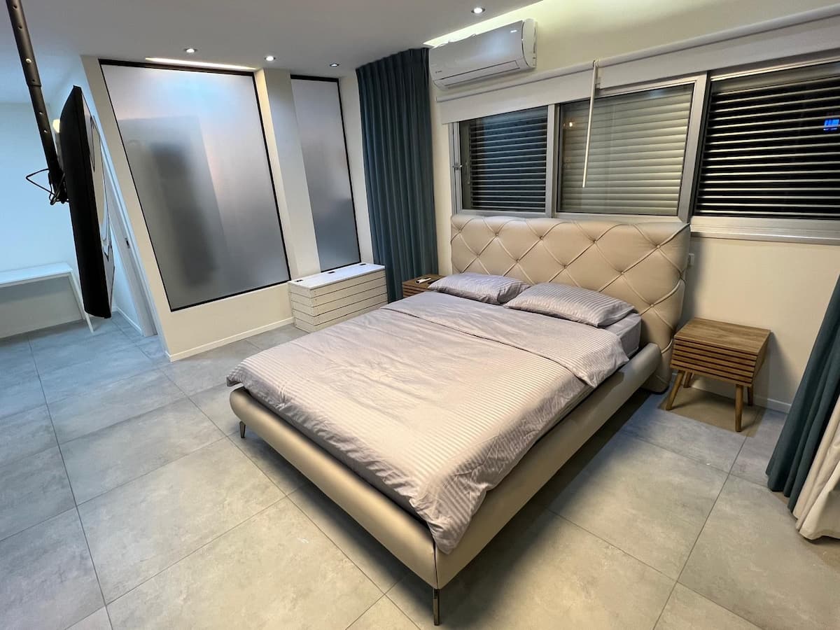 Spacious beachfront apartment 6