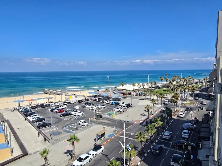 Spacious beachfront apartment 7