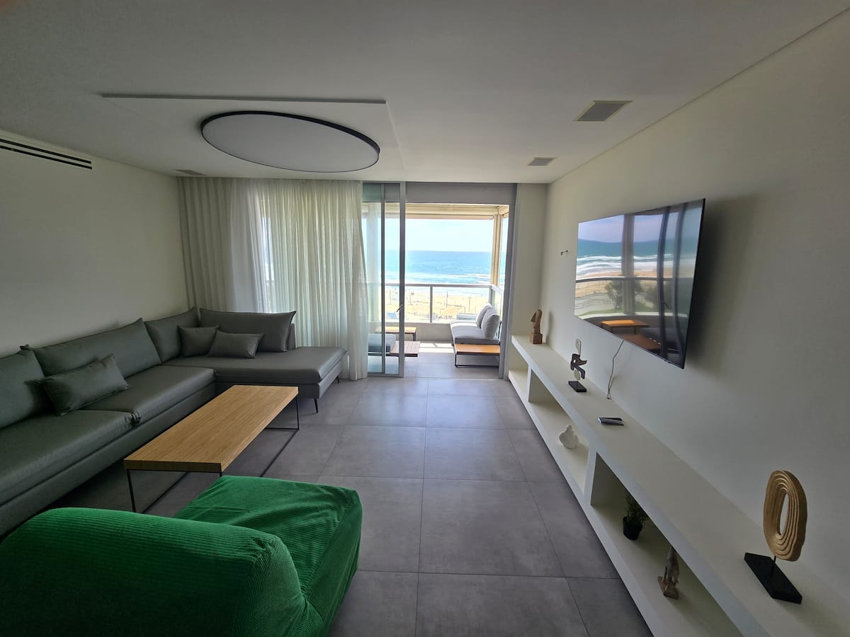 Spacious beachfront apartment main