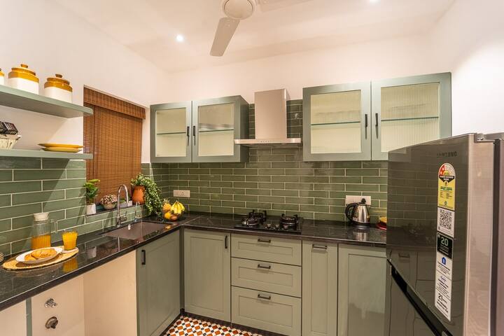 Full kitchen image 1