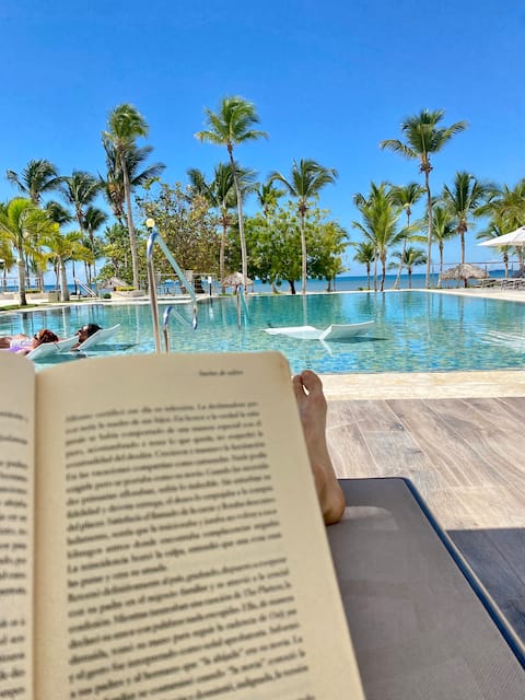 BeachFront 2bedRm2Bath Apt G13 w/Pool Jacz GolfGym