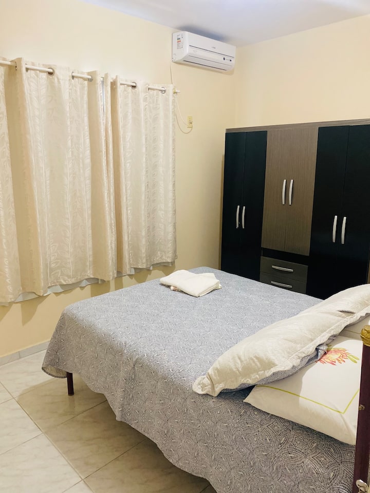 Cama doble con aire acondicionado 