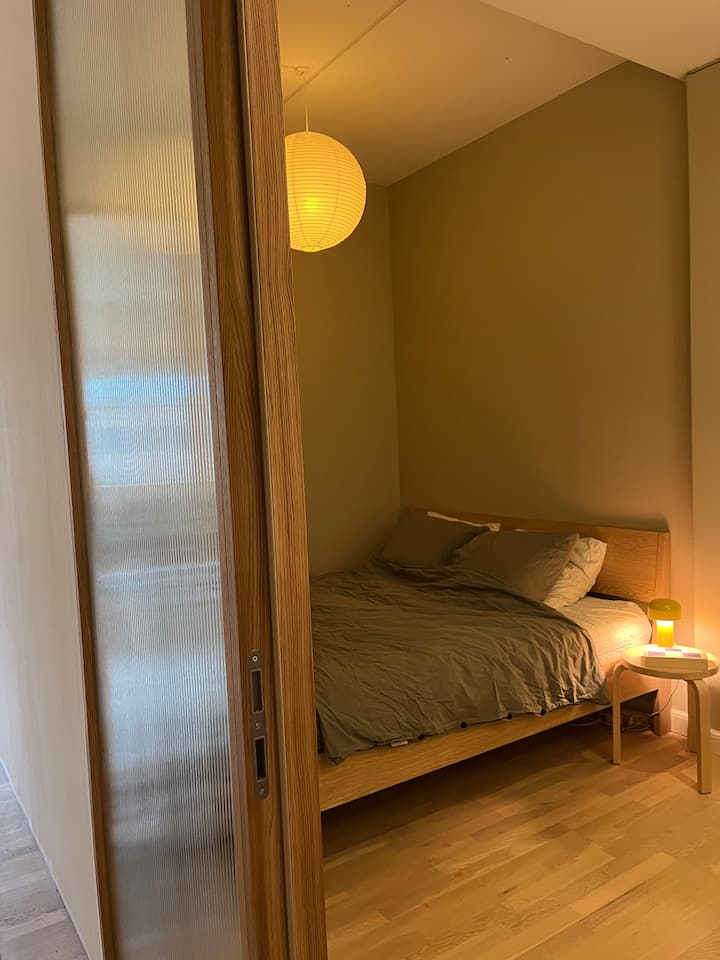 Manželská posteľ (šírka 180 cm)