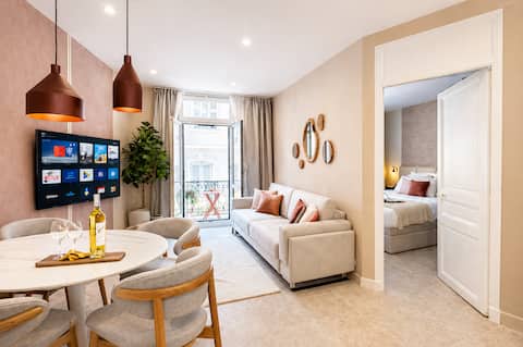 Top performing Airbnb: Luxury Beach Suite ~ Balcony • 1 Min Palais in Cannes