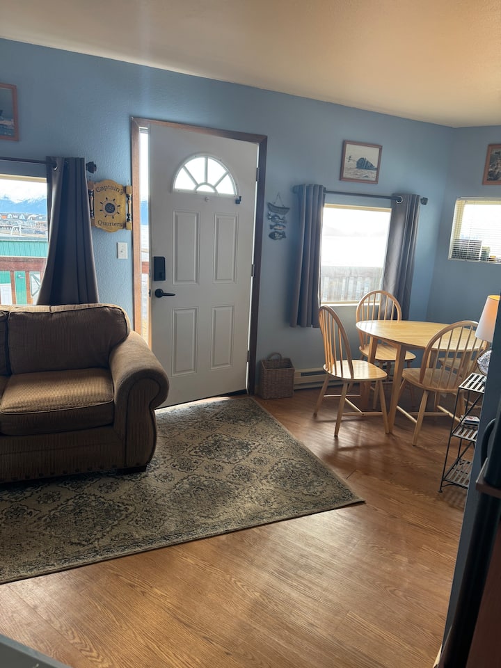 Captains Quarters - Halibut Cove, AK