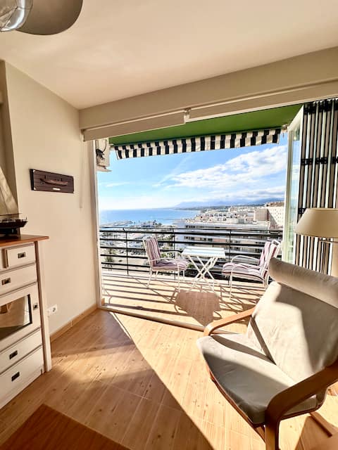 Top performing Airbnb: Centric apartment by the sea • Parking&WiFi in Marbella