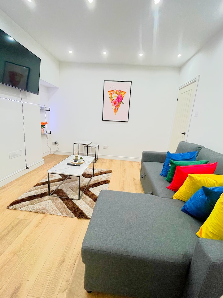 Betahouse -3br -Pool Table -Free Parking -Spacious - 索爾福德