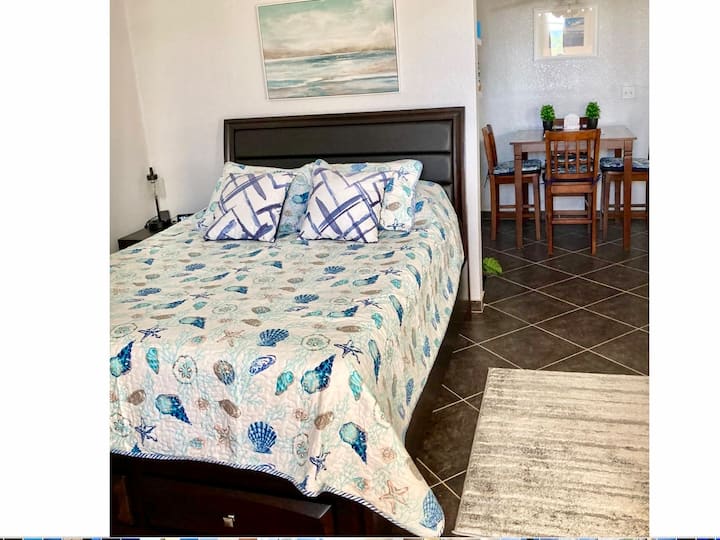 Coral Beach Condo | Garden View Studio | Pool - Freeport