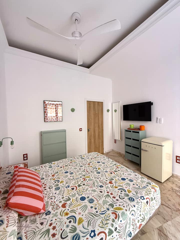 Habitación Luminosa En El Centro De Cádiz - Cádiz