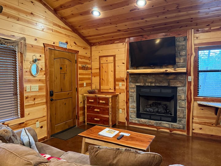 Otter Creek Couples Cabin! - Broken Bow, OK