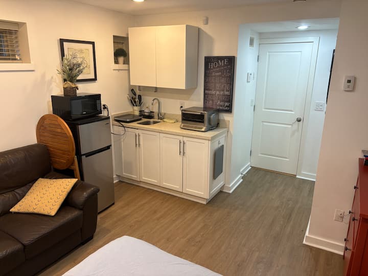 Cozy Suite On Commercial Drive - Vancouver