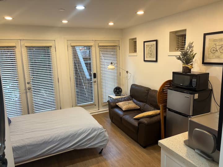 Cozy Suite On Commercial Drive - Vancouver