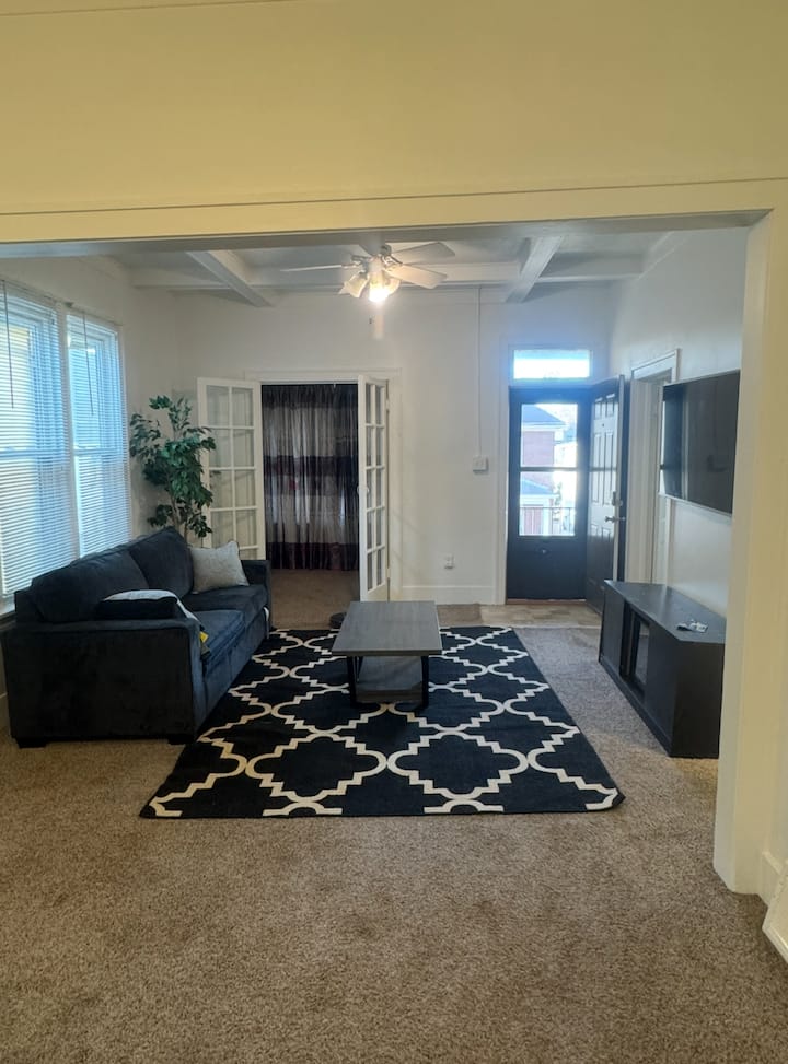 Cozy 2br For 5,wi-fi, Near Zoo, Market,downtown. - Council Bluffs, IA