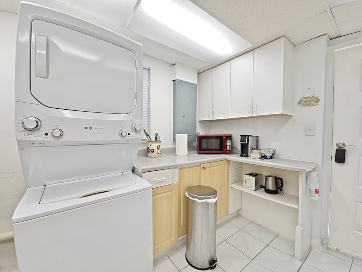 Private Studio In Nice Area + King Bed + Laundry - Fort Myers, FL