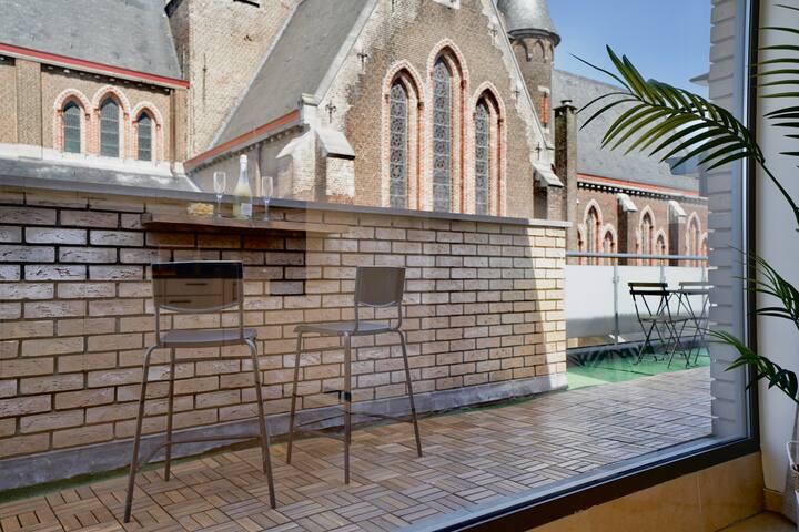 Penthouse with a Neo-Gothic Parish church view gallery image 5