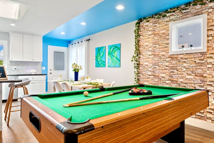 NEW! Modern Escape w Private Views & Pool Table AC