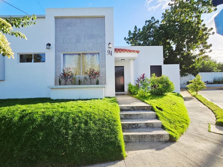 Cozy House in Managua •A/C +Hot Water+Pool