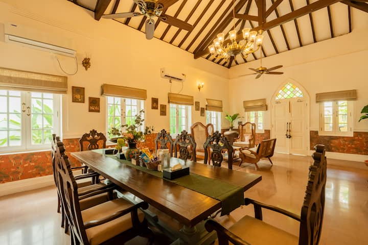 Dining area image 2