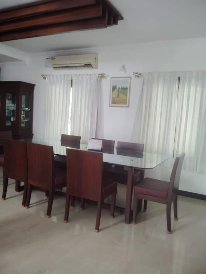 Dining area image 1