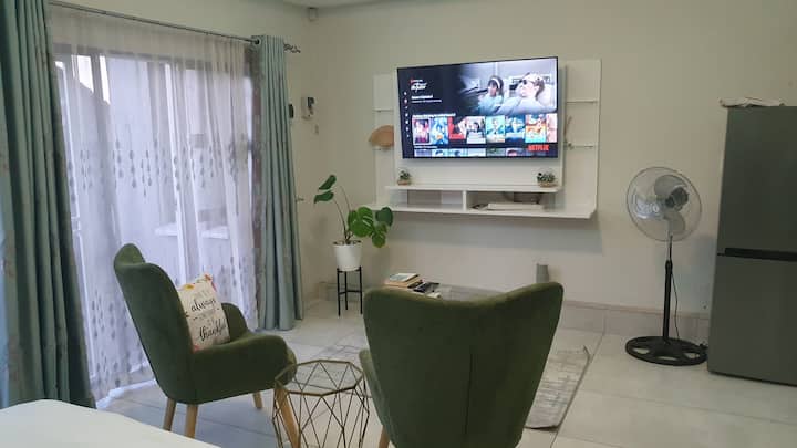 Comfy Cottages Near Or Tambo Airport & Greenstone - Edenvale