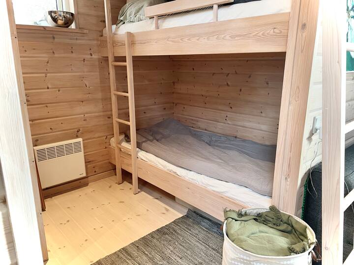 Lit superposé 90x200 petite chambre avec ouverture sur l'annexe avec Ida et 2e lit superposé
