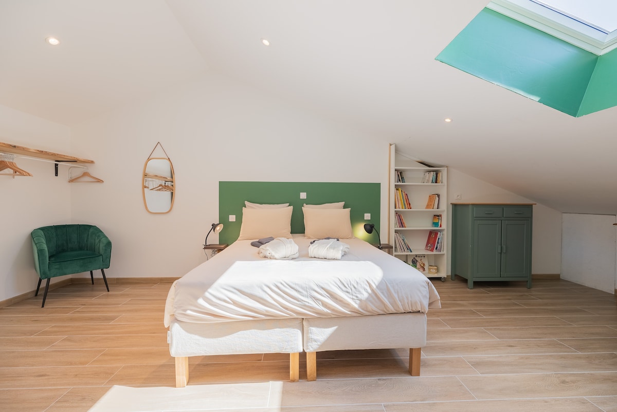 Habitación modular: 3 camas tamaño queen 160x200 o 6 camas individuales 80x200. 