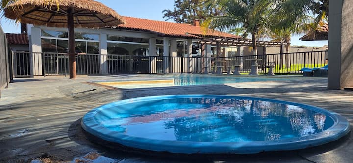 Chácara Com Piscina, Quartos E Amplo Jardim - Pontal