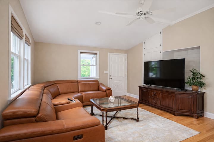 Beautiful 3-bedroom Home Near Boston & Providence - Foxborough, MA