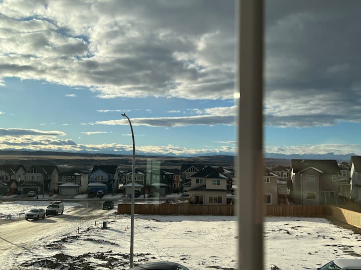 วิวภูเขาจากห้องพัก (สภาพอากาศเอื้ออำนวย)