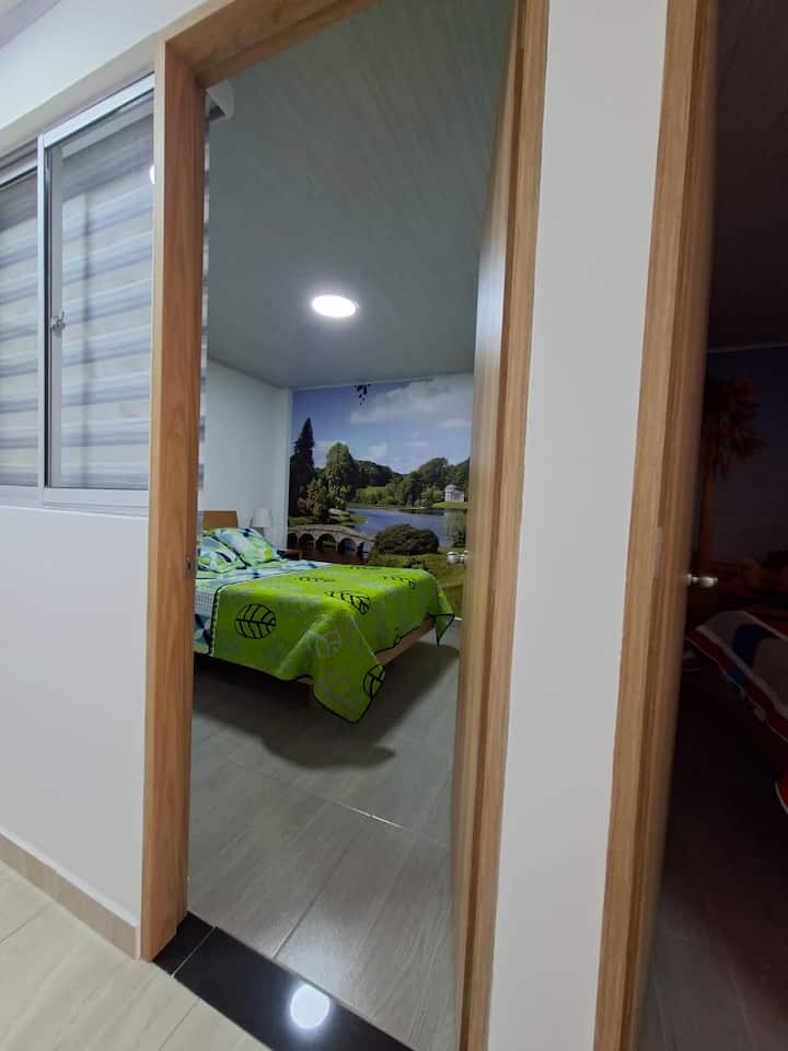 Camera accogliente e privata, ideale per riposare comodamente in un ambiente tranquillo e piacevole, pensato per un soggiorno piacevole a Bogotá.