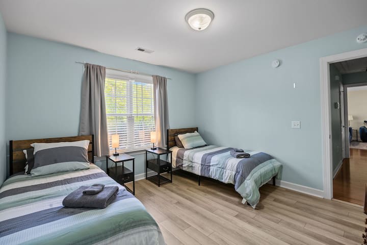 Twin beds in the third bedroom