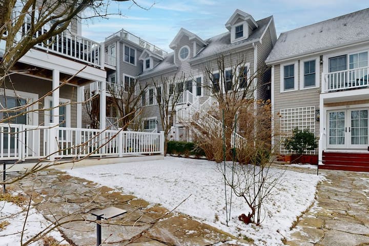 Modern West End Condo Near Beach With Parking & Ac - Provincetown, MA