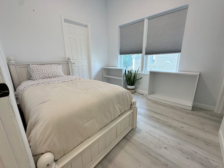 Kitanda cha ukubwa wa mapacha cha Pottery Barn