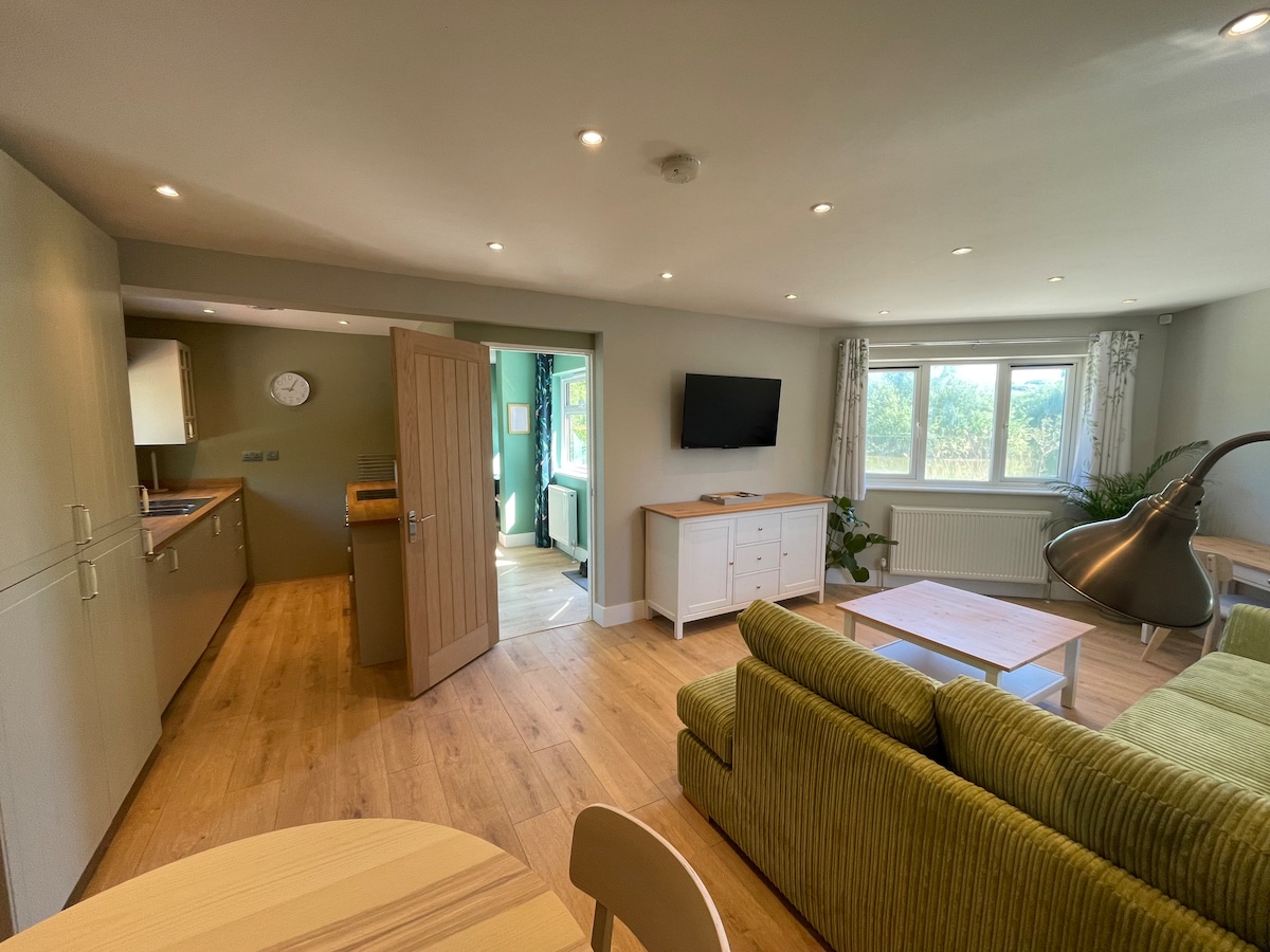 Successful Airbnb property: The Fishermen’s Rest - Lake View in Waltham Abbey