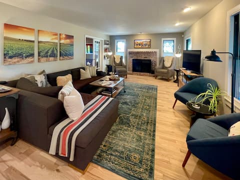 Top performing Airbnb: 4Bd Wine Country Vineyard Retreat +Pool +Hot Tub in Santa Rosa