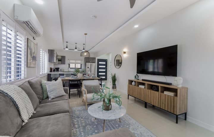 Modern 3br Villa | 5min Beach | Heart Of Ocho Rios - 오쵸 리오스