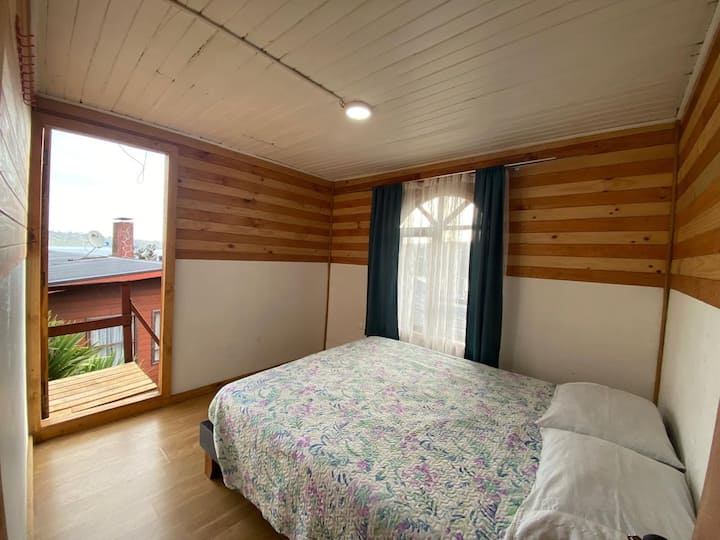 ორადგილიანი ოთახი საზიარო სააბაზანოთი 