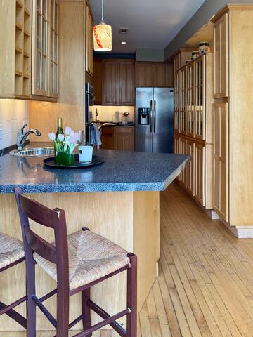 Ideal Group Getaway: Best Location, Parking, Patio gallery image 2