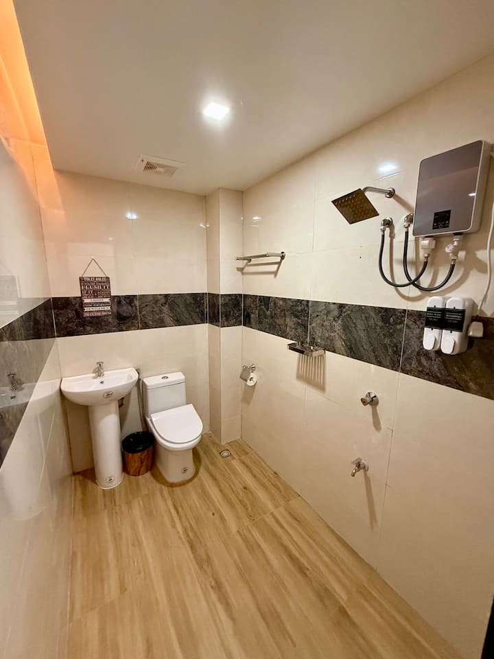 24-seven Guesthouse (Room 203) -