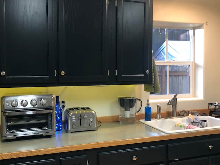 Northeast Room On Lost Lane - Salem, OR