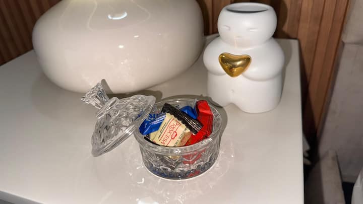 Chocolates variados y gratis para endulzar tu bienvenida.