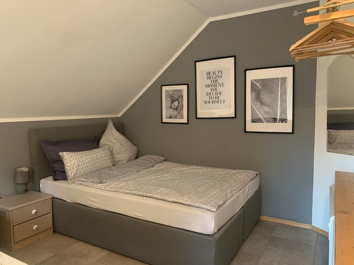 Chumba cha kulala chenye anuwai 2:
Kitanda cha familia 2.8m au 2X 1.4m vitanda vya mtu mmoja