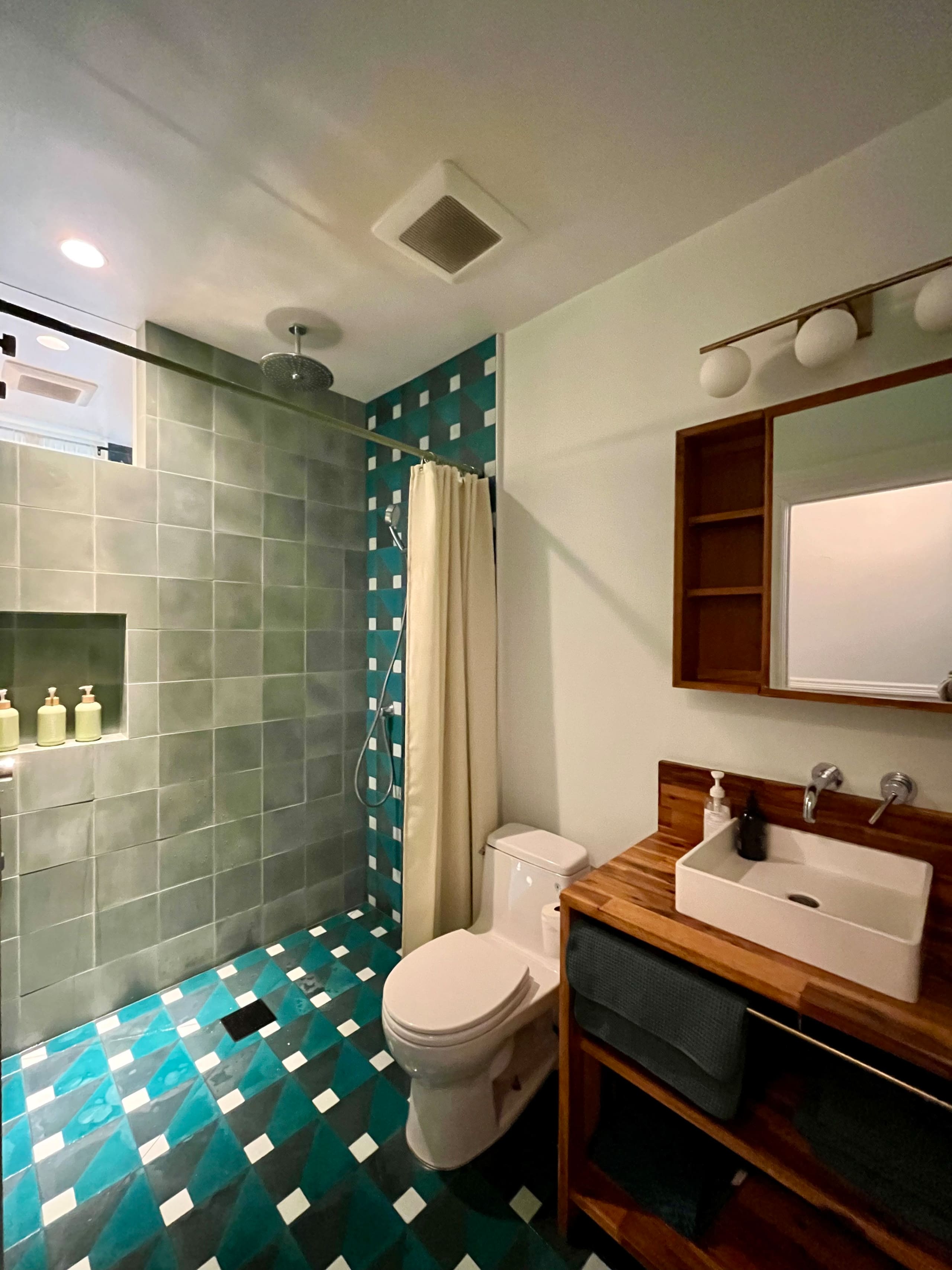 Condo in San Francisco · ★4.88 · 4 bedrooms · 5 beds · 2 baths - Image 23