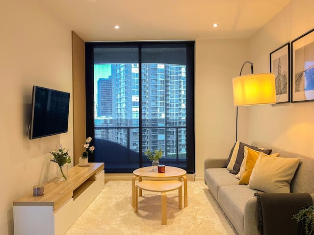 LONG TERM Stylish CBD 2BR Apartment w/ Clear Views