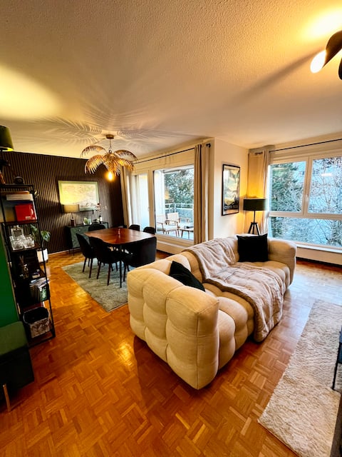 Popular Airbnb listing: Large 2.5 p. well located - parking, sauna, balcony in Montblesson
