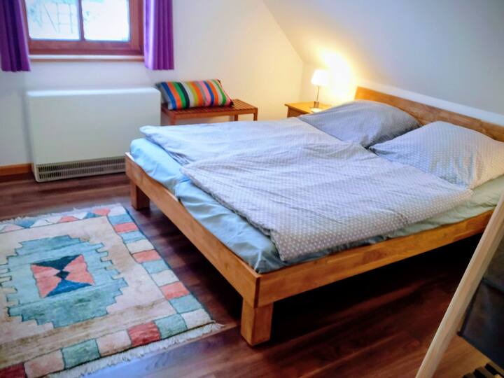 双人床（1.60 x 2.00），配备2张毯子