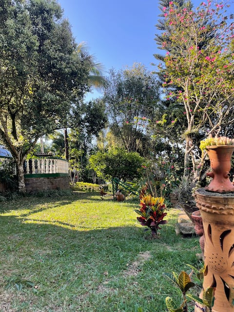 Cozy country cabin, with pool, San Gil.