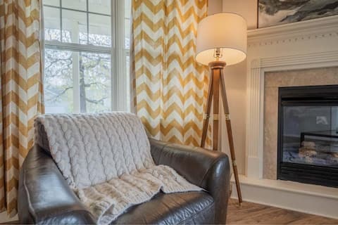 Cozy Club House Lane