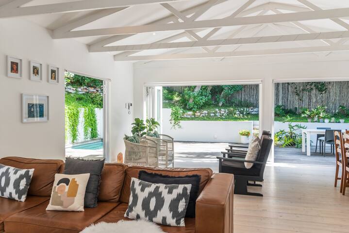 Melkhout Beach Bungalow in the heart of Kommetjie gallery image 4